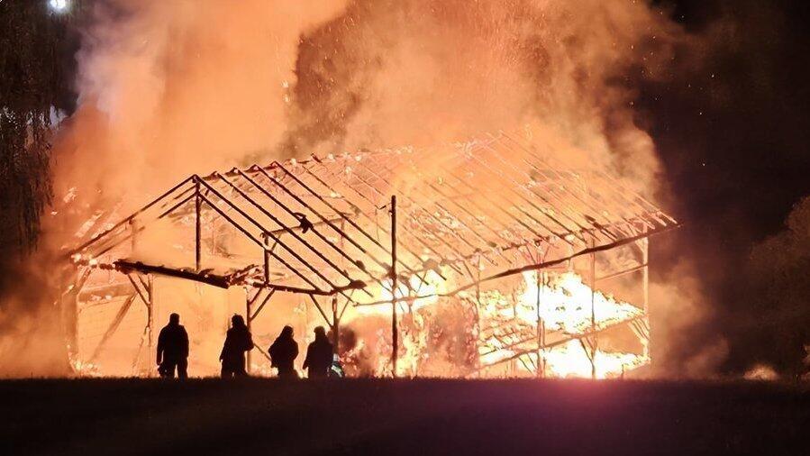 Lichterloh brennt der Stadel.