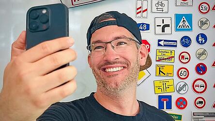 Fahrlehrer Christoph Flittner erzählt in seinem Buch „Besoffen mit Fahrrad ist okay, oder?“ (Riva Verlag, 16 Euro) aus seinem Alltag.