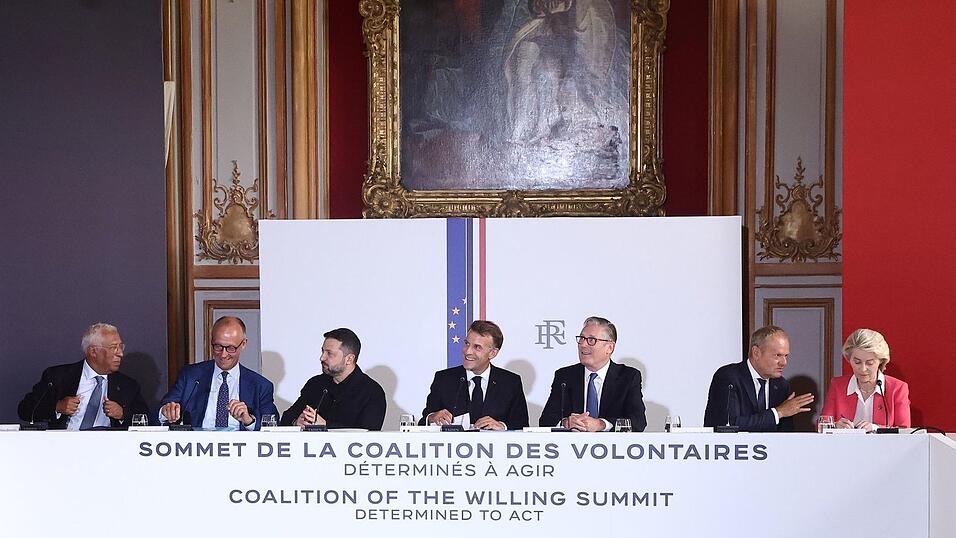 Starmer (3 v.r.) nahm in Paris an der Sitzung der sogenannten «Koalition der Willigen» teil. Starmer (3 v.r.) nahm in Paris an der Sitzung der sogenannten «Koalition der Willigen» teil.