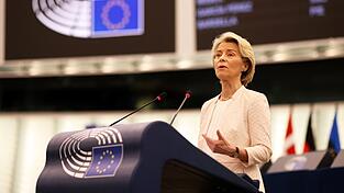 Ursula von der Leyen will soziale Netzwerke strenger reglementieren.