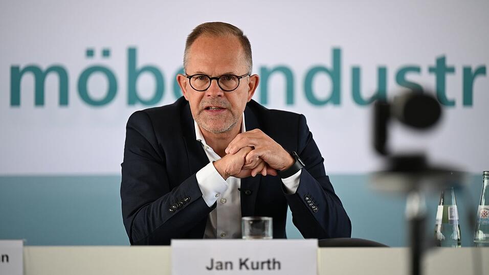 Der Geschäftsführer des Verbandes der Küchenmöbelindustrie, Jan Kurth ist überzeugt, dass es bergauf geht mit der Branche. Der Geschäftsführer des Verbandes der Küchenmöbelindustrie, Jan Kurth ist überzeugt, dass es bergauf geht mit der Branche.