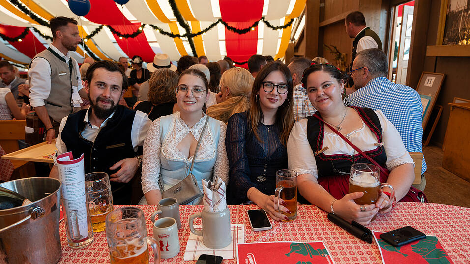 Die Partybilder vom Freitag, 18. August 2023, aus dem Festzelt Krönner. Die Partybilder vom Freitag, 18. August 2023, aus dem Festzelt Krönner.