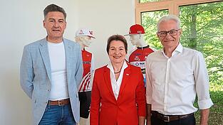 'Der Spaß und die gemeinsame Fahrt stehen hier im Mittelpunkt.' Das versichern die Verantwortlichen des 41. Arber-Radmarathons. Am Dienstag stellten Alexander Koller (von links, Vizepräsident Veloclub), Barbara Wilfurth (Ehrenvorsitzende) und Ulrich Mönius (Vorsitzender) das aktuelle Konzept vor.