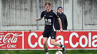 Niklas Maimer steuerte die ersten beiden Treffer zum 5:4-Pokalerfolg der SpVgg Lam beim TSV Bobingen bei. Niklas Maimer steuerte die ersten beiden Treffer zum 5:4-Pokalerfolg der SpVgg Lam beim TSV Bobingen bei.