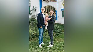 Josef (l.) und Maximilian Kiermeier mit ihrer Tochter Greta Josef (l.) und Maximilian Kiermeier mit ihrer Tochter Greta