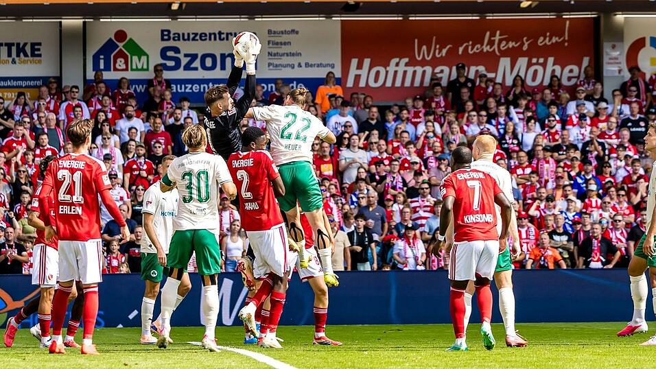 Energie Cottbus beherrschte Fürth nur in der ersten halben Stunde. Energie Cottbus beherrschte Fürth nur in der ersten halben Stunde.