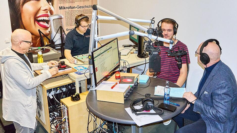 Das Museum bietet einen Einblick in historische, aber auch moderne Rundfunktechnik, wie hier bei einer Radioshow mit Profis vom BR und HR.