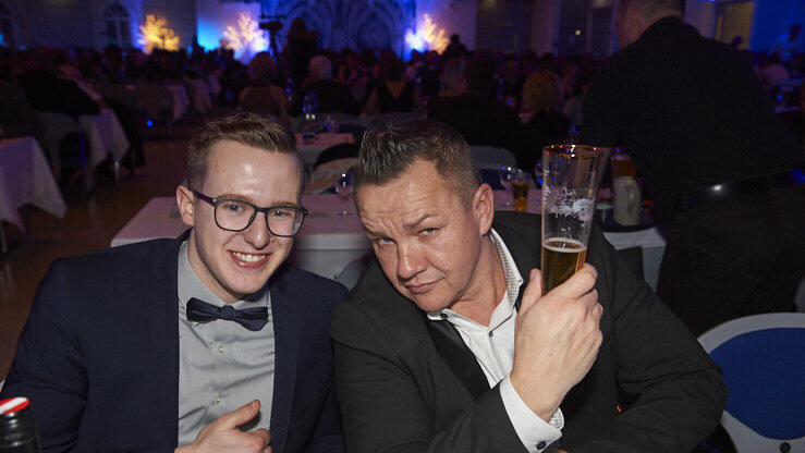 Die Metzgerzunft hat am Samstagabend in die Joseph-von-Fraunhofer-Halle eingeladen. Die Metzgerzunft hat am Samstagabend in die Joseph-von-Fraunhofer-Halle eingeladen.