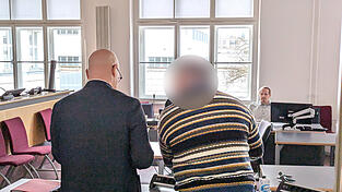 Gerade so konnten die Verteidiger den geständigen Täter noch davon abbringen, die Vereinbarung mit dem Gericht zum Platzen zu bringen.