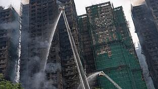 Nach dem Großbrand stieg die Zahl der Todesopfer weiter. Nach dem Großbrand stieg die Zahl der Todesopfer weiter.