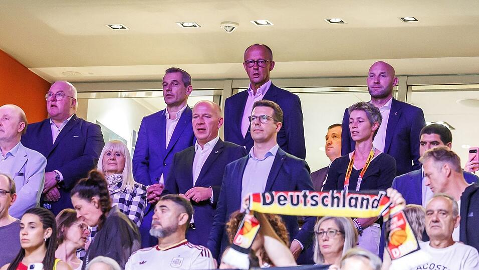Bundeskanzler Friedrich Merz brachte den deutschen Basketballern kein Glück. Bundeskanzler Friedrich Merz brachte den deutschen Basketballern kein Glück.
