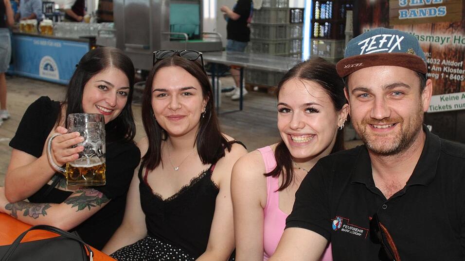 Zur Musik von Headless wurde ausgelassen gefeiert.