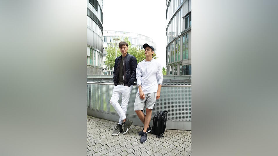 'Die Aussenseiter' Sascha (links) und Dima Koslowski. 'Die Aussenseiter' Sascha (links) und Dima Koslowski.