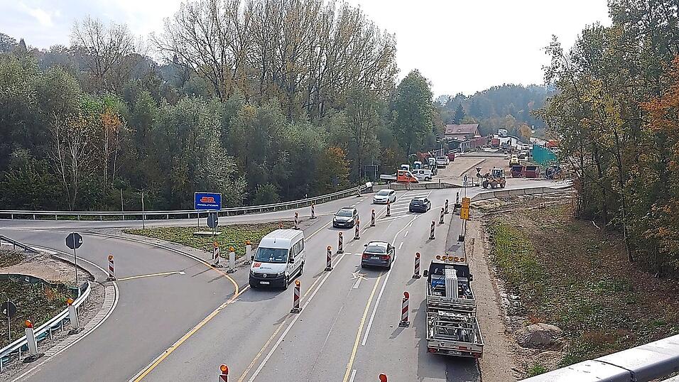 Die B20-Auf- und Abfahrt zum Aldi wird ab 28. Oktober erneut gesperrt.