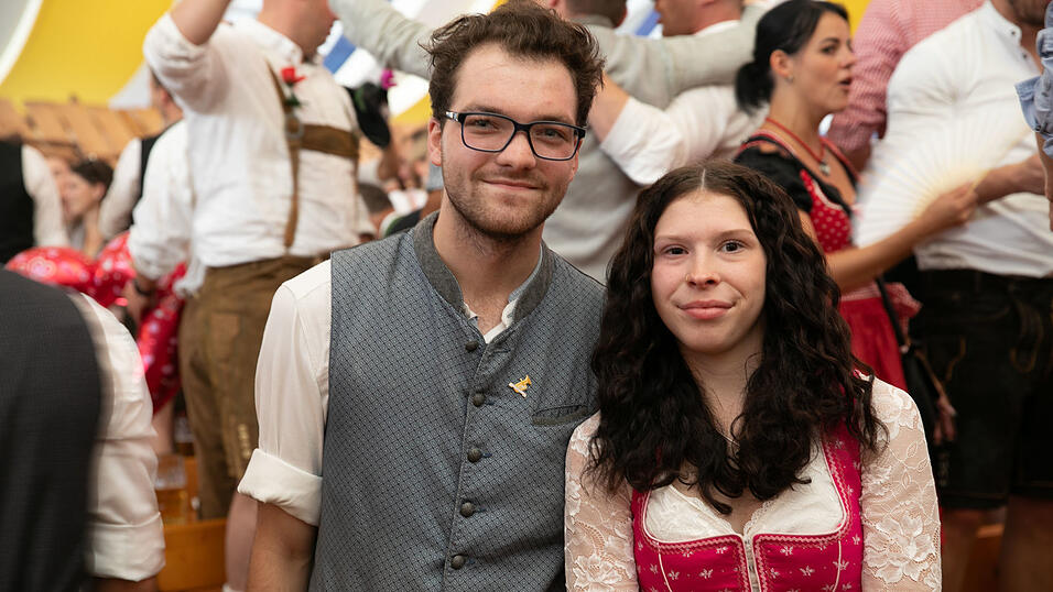 Die Partybilder vom Samstag, 16. August, aus dem Festzelt Reisinger. Die Partybilder vom Samstag, 16. August, aus dem Festzelt Reisinger.