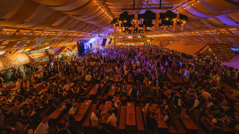Die Partybilder vom Donnerstag, 15. August, aus dem Festzelt Nothaft. Die Partybilder vom Donnerstag, 15. August, aus dem Festzelt Nothaft.