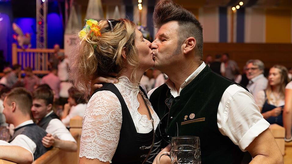 Die Partybilder vom Samstag, 8. August, aus dem Festzelt Reisinger. Die Partybilder vom Samstag, 8. August, aus dem Festzelt Reisinger.