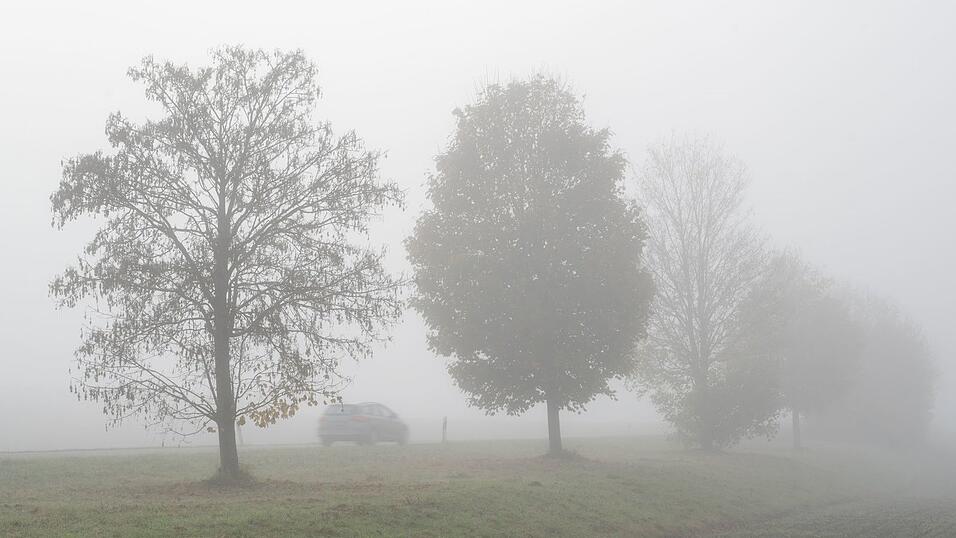 Vor allem in Bayern bleibt auch der Adventssonntag vielerorts sehr trübe, Hoffnung macht der Start in die neue Woche. (Archivfoto)