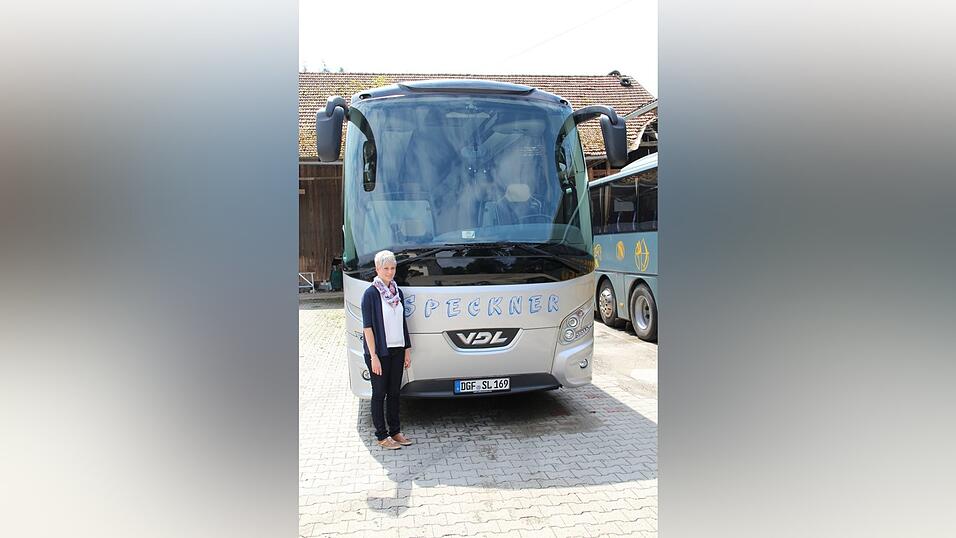Kathrin Speckner ist stolz, Busfahrerin zu sein. (Foto: lal) Kathrin Speckner ist stolz, Busfahrerin zu sein. (Foto: lal)