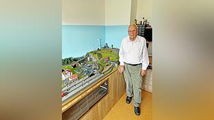 Viel Zeit hat Willi Durchleuchter in sein großes Hobby gesteckt: die Modelleisenbahn.