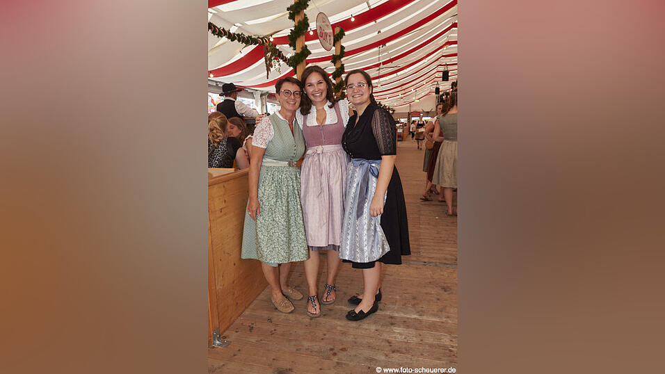 Die Partybilder vom Mittwoch, 12. August, aus dem Festzelt Lechner. Die Partybilder vom Mittwoch, 12. August, aus dem Festzelt Lechner.