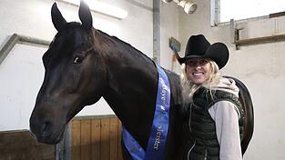 American-Quarter-Horse-Wallach Fritz und Reiterin Larissa Krebs sind ein eingespieltes Team. American-Quarter-Horse-Wallach Fritz und Reiterin Larissa Krebs sind ein eingespieltes Team.