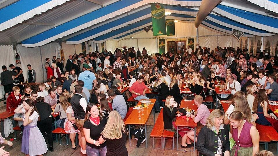 Die besten Bilder vom Wein- und Wei&szlig;bierfest des Burschenvereins Arth und der M&auml;dchengruppe.