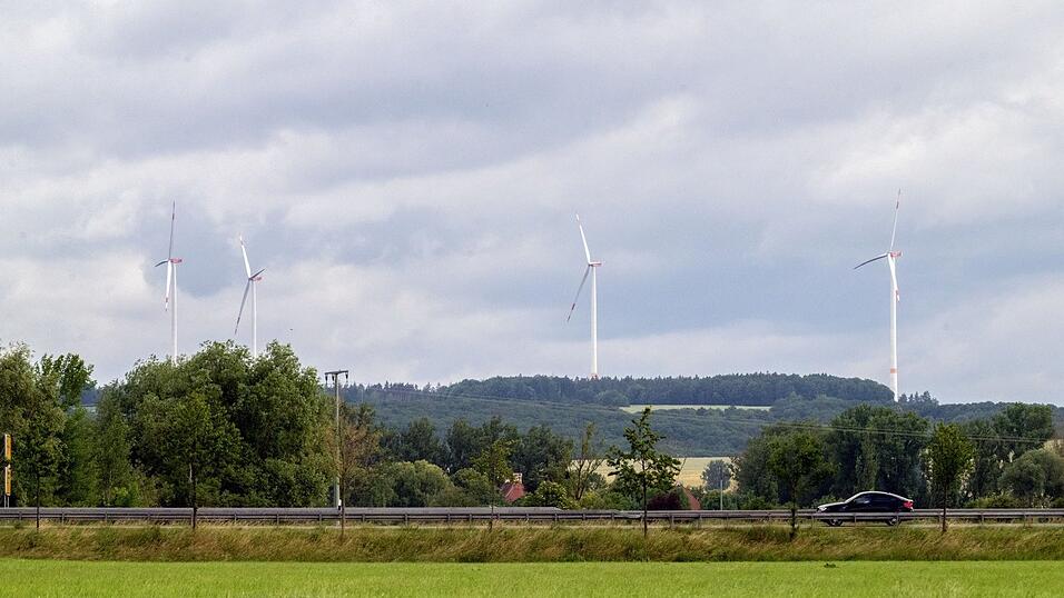 Ein Baustein der Energiewende sind Windräder. Die Umsetzung birgt wie im Fall „Hayforst“ viel Konfliktpotenzial zwischen Investoren und Anwohnern. Ein Baustein der Energiewende sind Windräder. Die Umsetzung birgt wie im Fall „Hayforst“ viel Konfliktpotenzial zwischen Investoren und Anwohnern.