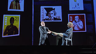 Benedikt Eder spielt Dr. Pangloss und Martin, Kirsten Labonte ist als Cunegonde zu sehen.