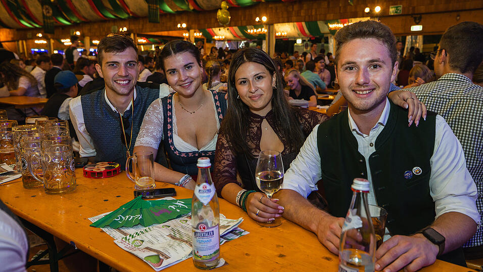 Die Partybilder vom Donnerstag, 15. August 2024, aus dem Festzelt Weckmann. Die Partybilder vom Donnerstag, 15. August 2024, aus dem Festzelt Weckmann.