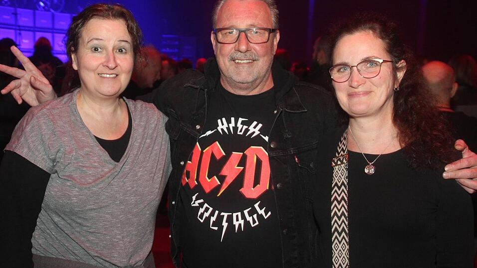 Eindrücke vom Konzertabend der AC/DC-Coverband Barock in er Landshuter Sparkassen-Arena. Eindrücke vom Konzertabend der AC/DC-Coverband Barock in er Landshuter Sparkassen-Arena.