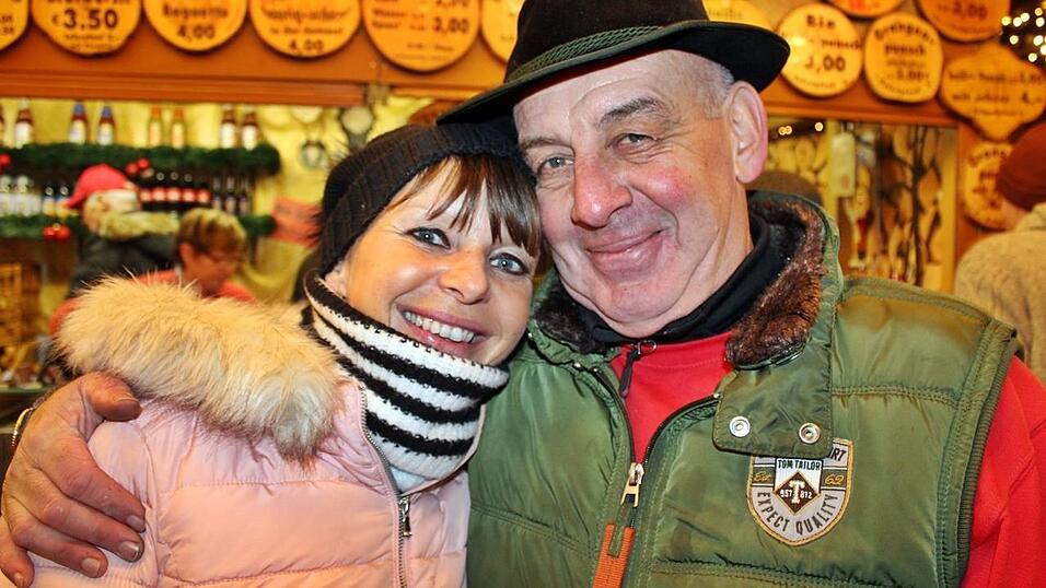 Am Donnerstagabend ist der Landshuter Christkindlmarkt eröffnet worden. Am Donnerstagabend ist der Landshuter Christkindlmarkt eröffnet worden.