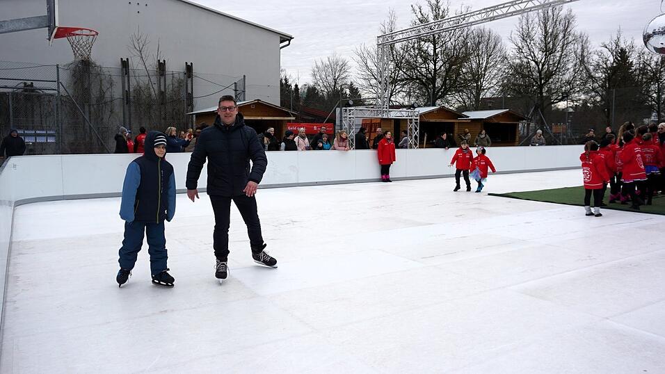 B&uuml;rgermeister Helmut Fichtner er&ouml;ffnete zum zweiten Mal den 'Mainburger Eiszauber'.