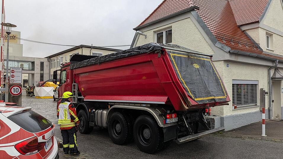 Durch ein Feuer in einer lagerhalle der Brandt-Schokoladenfabrik in Landshut ist nach Sch&auml;tzungen der Polizei ein Millionenschaden entstanden.