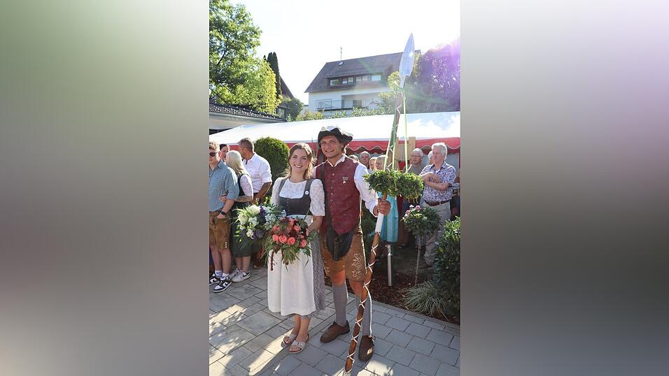 H&ouml;hepunkt des Weckrufs: die &Uuml;bergabe der Lanze an Ritter Max Wild.