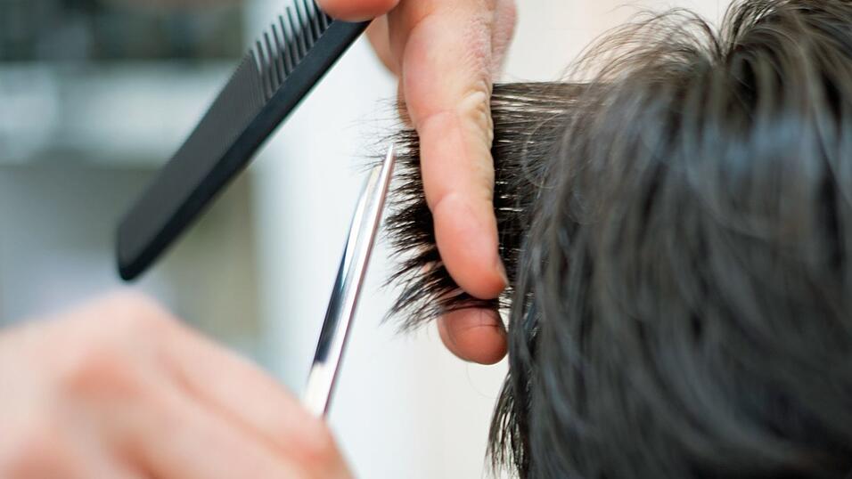 Gegen den 21-j&auml;hrigen Friseur wurde ein Strafverfahren eingeleitet. (Symbolbild)