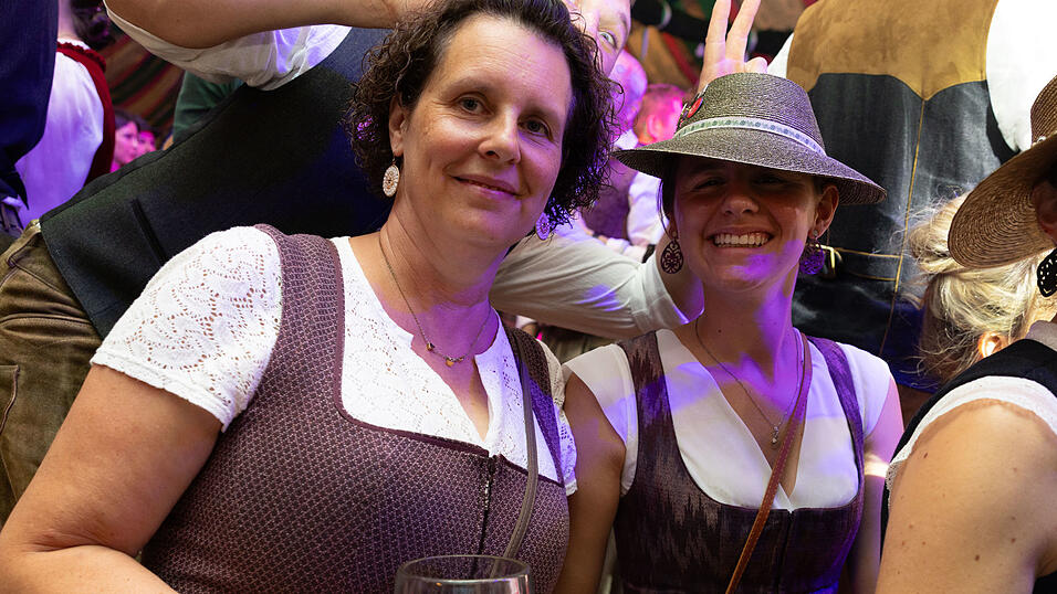 Die Partybilder vom Dienstag, 11. August, aus dem Festzelt Weckmann. Die Partybilder vom Dienstag, 11. August, aus dem Festzelt Weckmann.