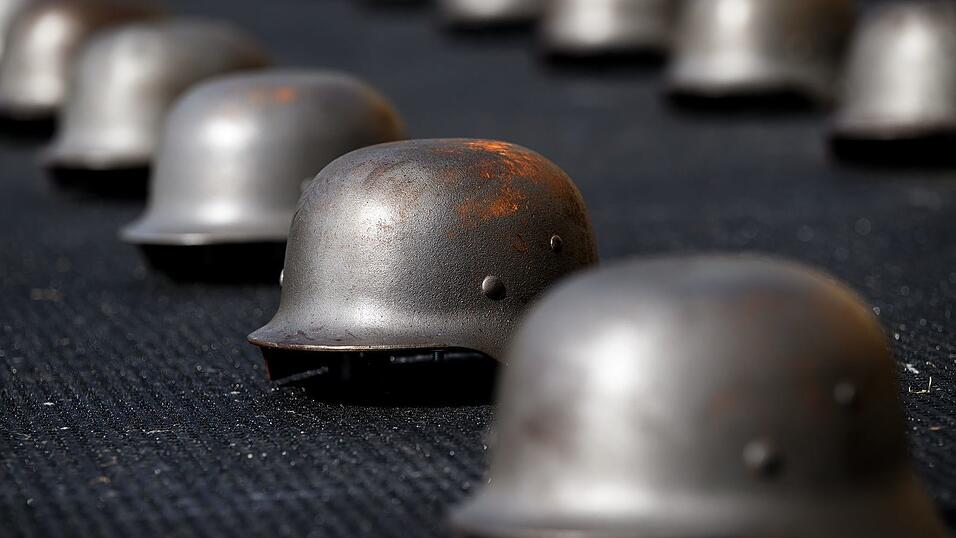 Ai Weiwei hofft, dass sein Werk die Menschen zum Nachdenken über Krieg und Frieden anregt. Ai Weiwei hofft, dass sein Werk die Menschen zum Nachdenken über Krieg und Frieden anregt.