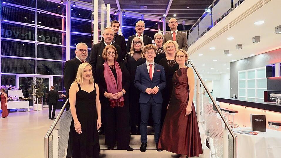 Mit dem SPD-Ball wurde am Samstag die Ballsaison in Straubing eröffnet. Mit dem SPD-Ball wurde am Samstag die Ballsaison in Straubing eröffnet.