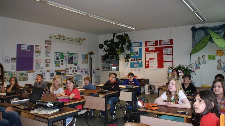 Peter und Anna versuchten sich als Fotografen und hielten die besondere Schulstunde in Bildern fest. Peter und Anna versuchten sich als Fotografen und hielten die besondere Schulstunde in Bildern fest.