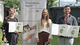 Regina Sommer (Caritas Dingolfing, v. l.), Verena Eberl, Geschäftsstellenleiterin der Gesundheitsregionplus und Daniel Ulirsch (DIK Dingolfing).