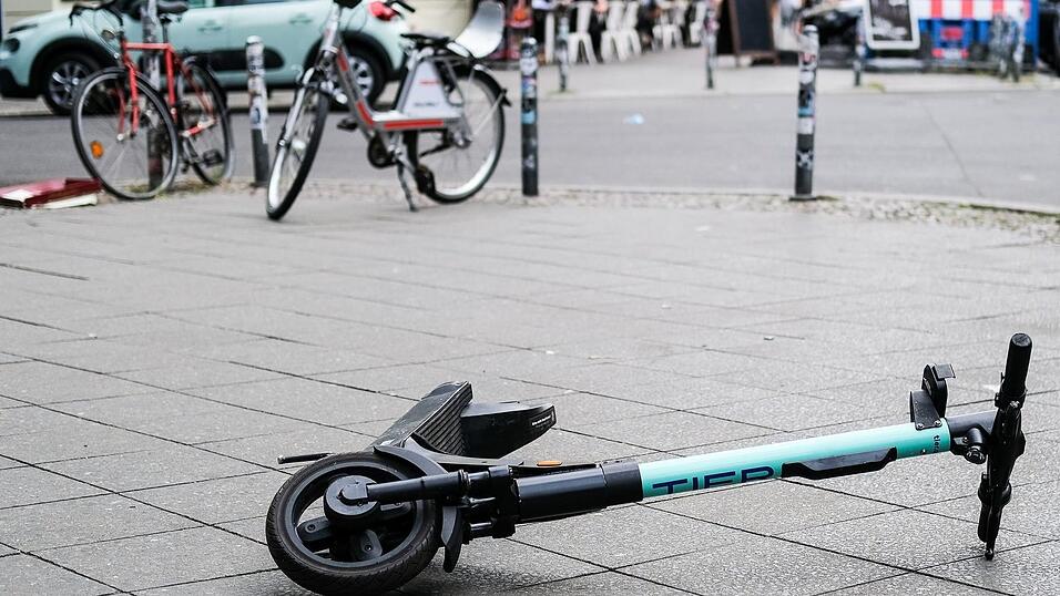 2024 ist die Zahl der Unfälle von E-Scootern mit Verletzten oder Toten stark gestiegen. (Archivfoto)