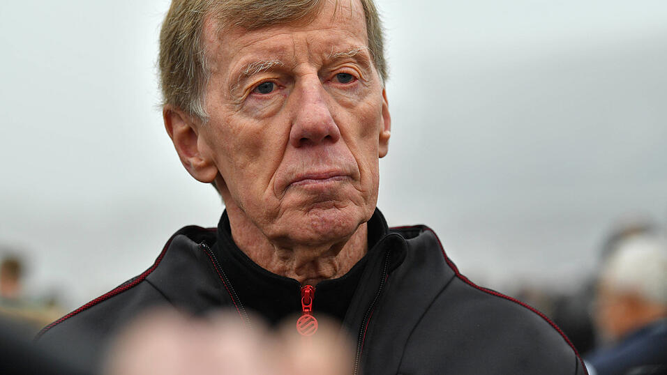 Walter Röhrl hat seine Teilnahme am Rahmenprogramm wegen anderer Termine abgesagt. Walter Röhrl hat seine Teilnahme am Rahmenprogramm wegen anderer Termine abgesagt.