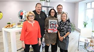 Claudia Graf gemeinsam mit Bürgermeister Martin Stoiber und ihrem Team: Roswitha Amann, Christian Ellmann und Annett Rademacher.
