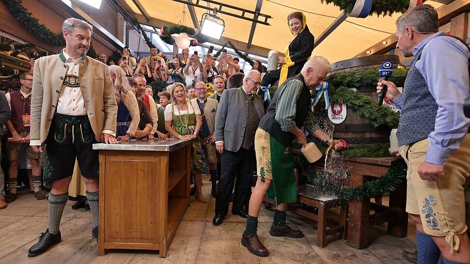 Ministerpräsident Markus Söder (CSU) trug wieder Lederhosen.