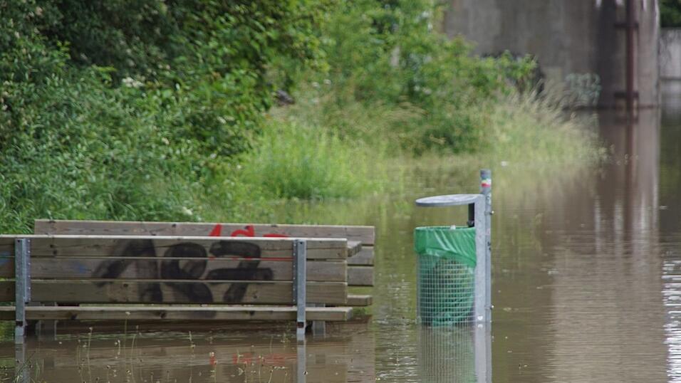 Starkregen kann fatale Folgen haben. Kommunen, aber auch Hauseigentümer sollten vorsorgen. Starkregen kann fatale Folgen haben. Kommunen, aber auch Hauseigentümer sollten vorsorgen.