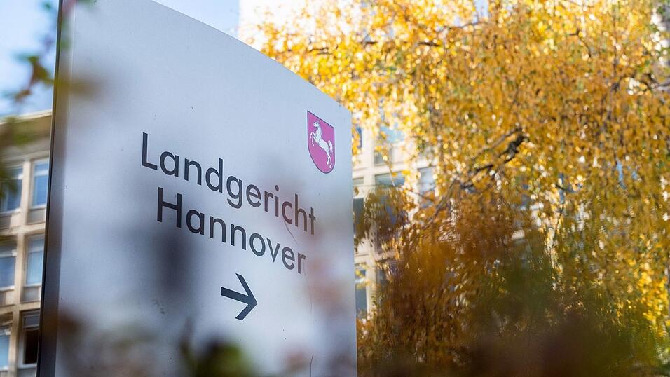 Ein Arzt der Medizinischen Hochschule Hannover soll schwer kranke Patienten getötet haben - dafür muss er vor Gericht. (Symbolbild) Ein Arzt der Medizinischen Hochschule Hannover soll schwer kranke Patienten getötet haben - dafür muss er vor Gericht. (Symbolbild)