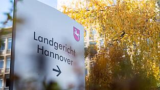 Ein Arzt der Medizinischen Hochschule Hannover soll schwer kranke Patienten getötet haben - dafür muss er vor Gericht. (Symbolbild) Ein Arzt der Medizinischen Hochschule Hannover soll schwer kranke Patienten getötet haben - dafür muss er vor Gericht. (Symbolbild)