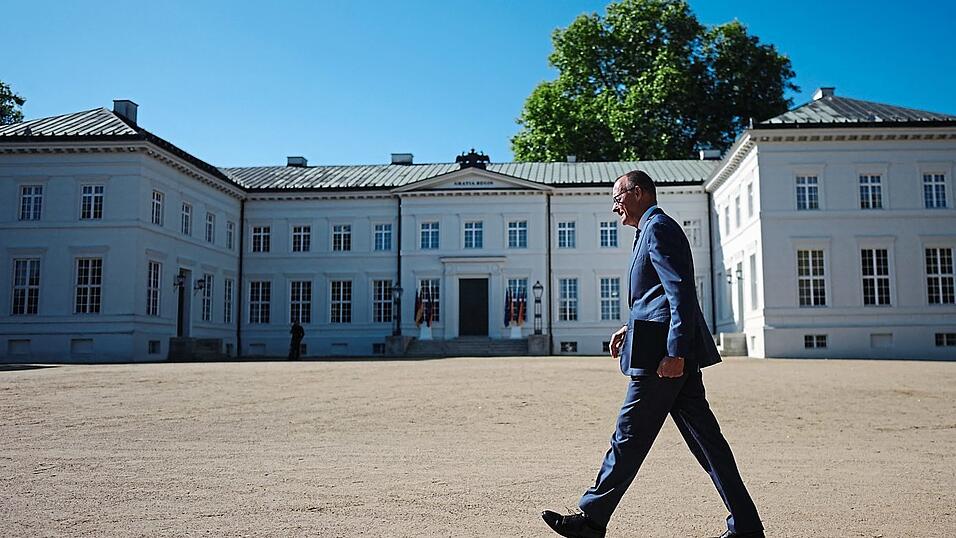 Bei der Klausur auf Schloss Neuhardenberg will Bundeskanzler Friedrich Merz seine Regierung auf einen Reformkurs einschw&ouml;ren.