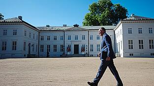 Bei der Klausur auf Schloss Neuhardenberg will Bundeskanzler Friedrich Merz seine Regierung auf einen Reformkurs einschw&ouml;ren.
